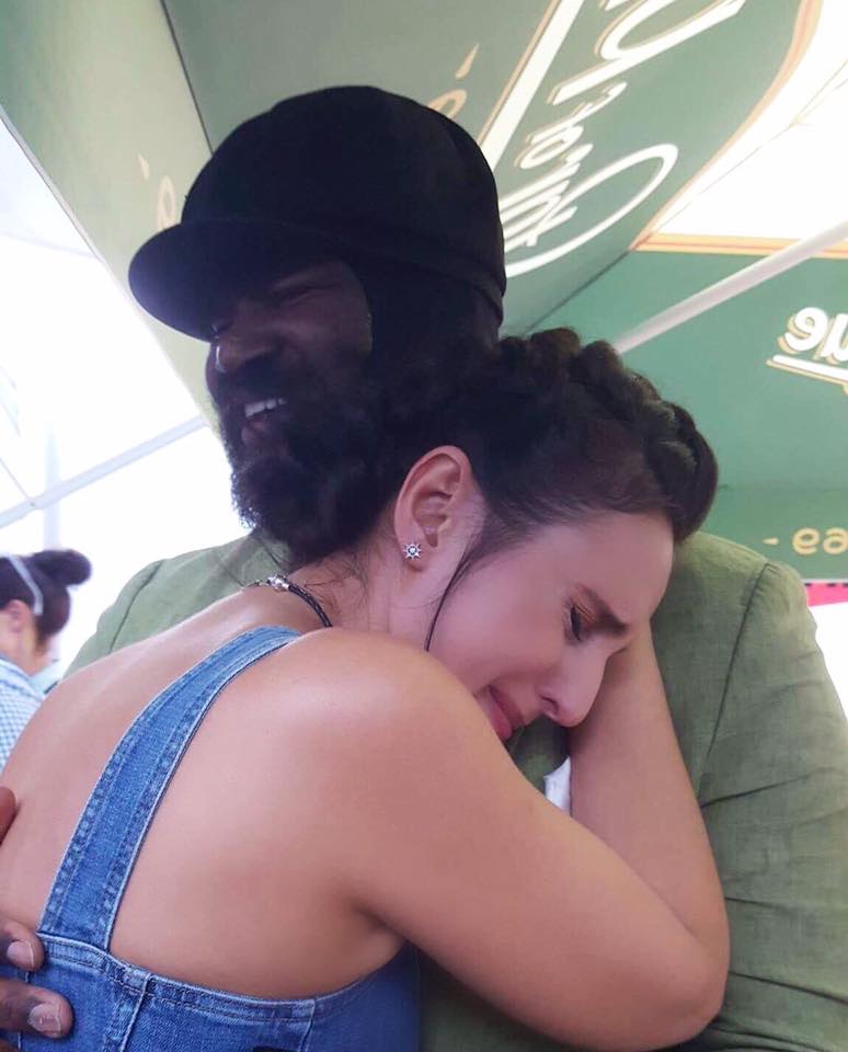 Джамала подарила вышиванку легендарному обладателю "Грэмми"