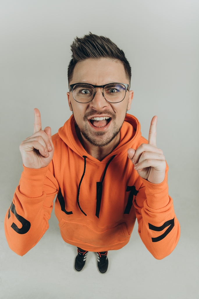 Шоумен и певец JULIK о первом альбоме, Dzidzio и активности в Instagram