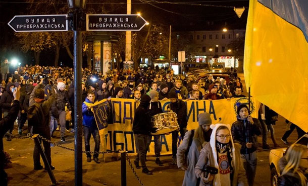 &quot;Памяти павших&quot;: футбольные ультрас вдохновили сборную Украины Маршем Единства