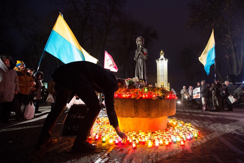 В Киеве почтили память погибших во время Голодомора: фоторепортаж