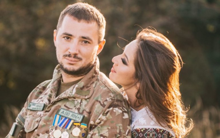 Украинская певица и герой АТО показали свою историю любви