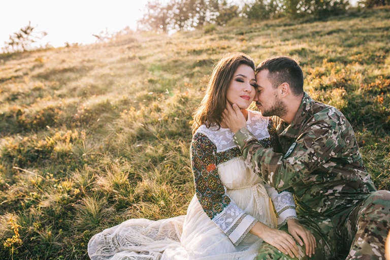 Украинская певица и герой АТО показали свою историю любви