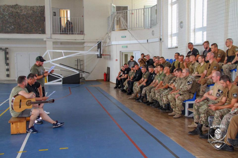 І знову на фронт: "Квартал 95" провідав бійців на передовій