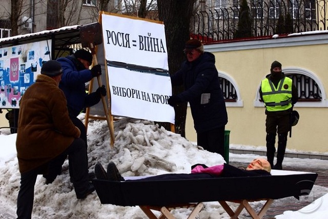 Акции протеста: що відбувалось під посольствами РФ в містах України (фото)