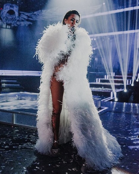 Скандальна Ані Лорак розважала публіку в образі &quot;курки&quot;