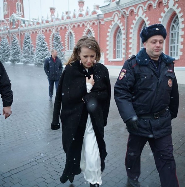 "Власть опирается на бандитов": Собчак сообщила детали нападения в Москве