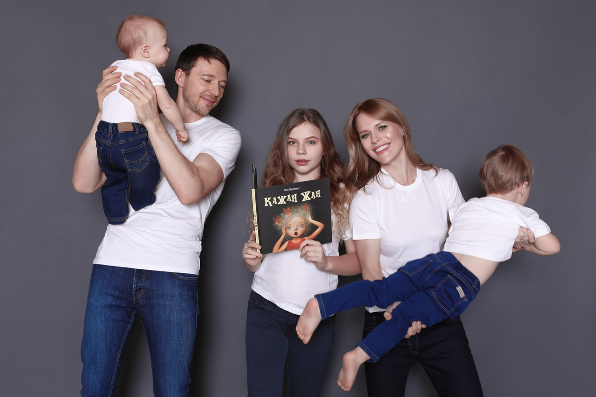 Ольга Фреймут в сімейній фотосесії з чоловіком і дітьми