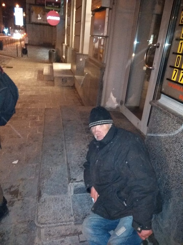 "Швидка приїхала через 40 хвилин": у Львові врятували чоловіка від холодної смерті