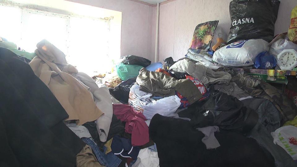 У Київській області жінка влаштувала у квартирі сміттєзвалище