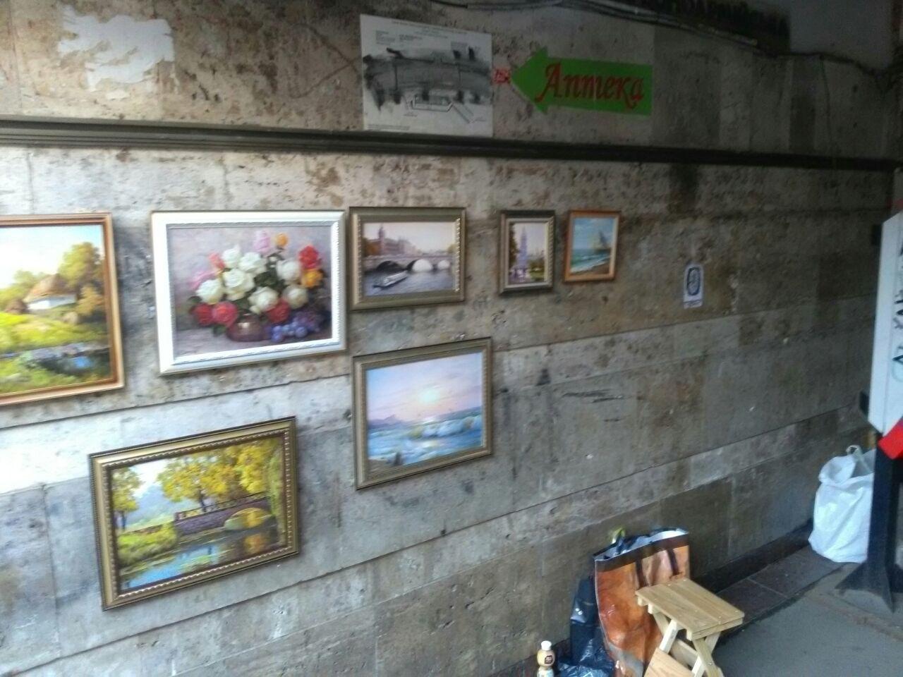 "Не любит Украину": житель Киева пожаловался на пенсионерку, которая нагло курила в переходе