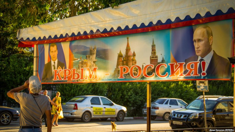 Пустельні пляжі, огорожі і Путін: як в окупованому Криму проходить курортний сезон (фото)