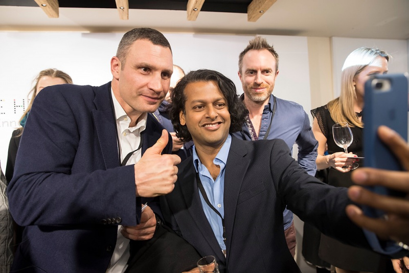 Братам Кличко в Давосі вручили Спеціальну нагороду