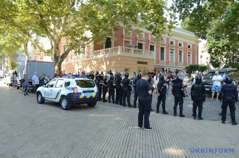 "Марш равенства" в Одессе: для создания порядка привлекли 800 правоохранителей (видео)