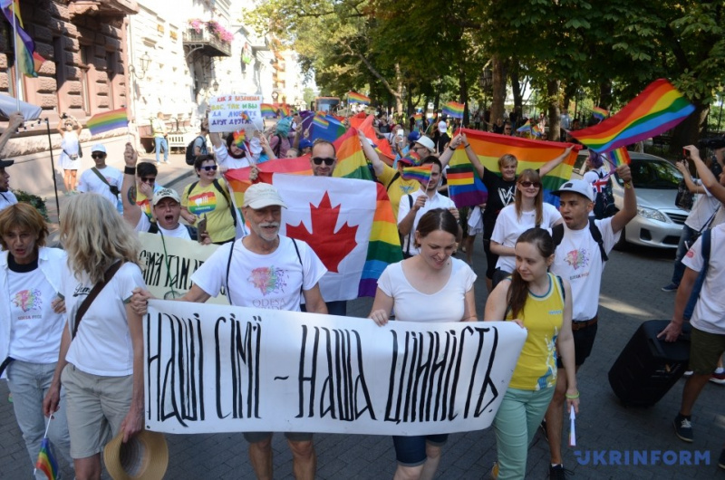 "Марш равенства" в Одессе: для создания порядка привлекли 800 правоохранителей (видео)