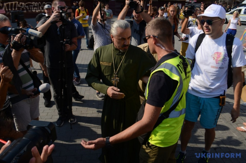 "Марш равенства" в Одессе: для создания порядка привлекли 800 правоохранителей (видео)