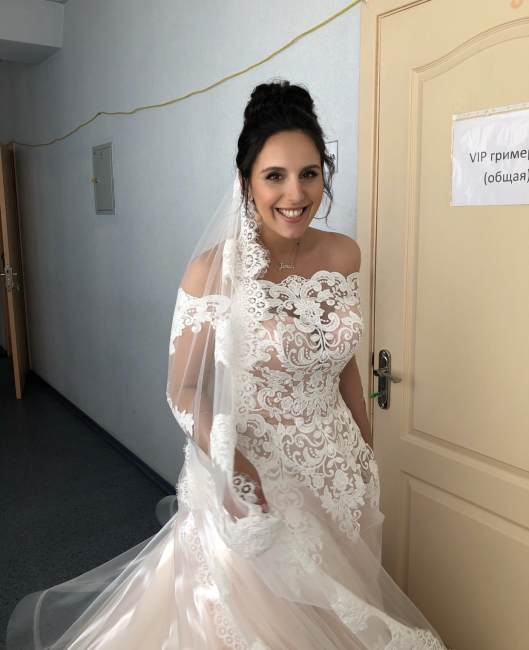 "Хто зверху?": украинские селебрити "примерили" свадебные образы для победы в телешоу (фото)