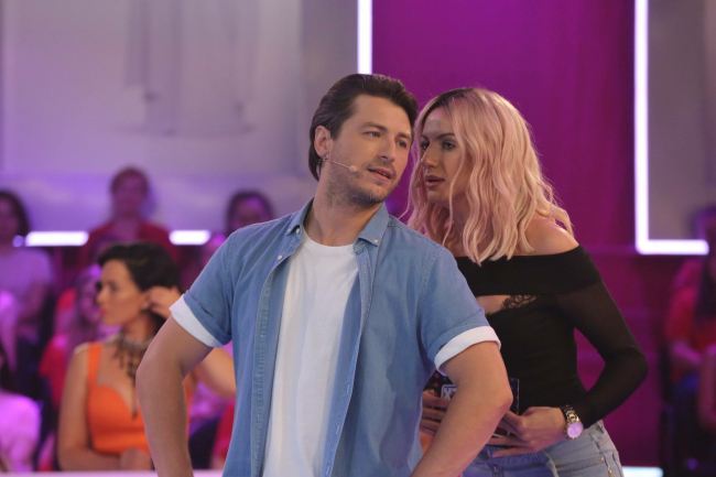 "Хто зверху?": украинские селебрити "примерили" свадебные образы для победы в телешоу (фото)