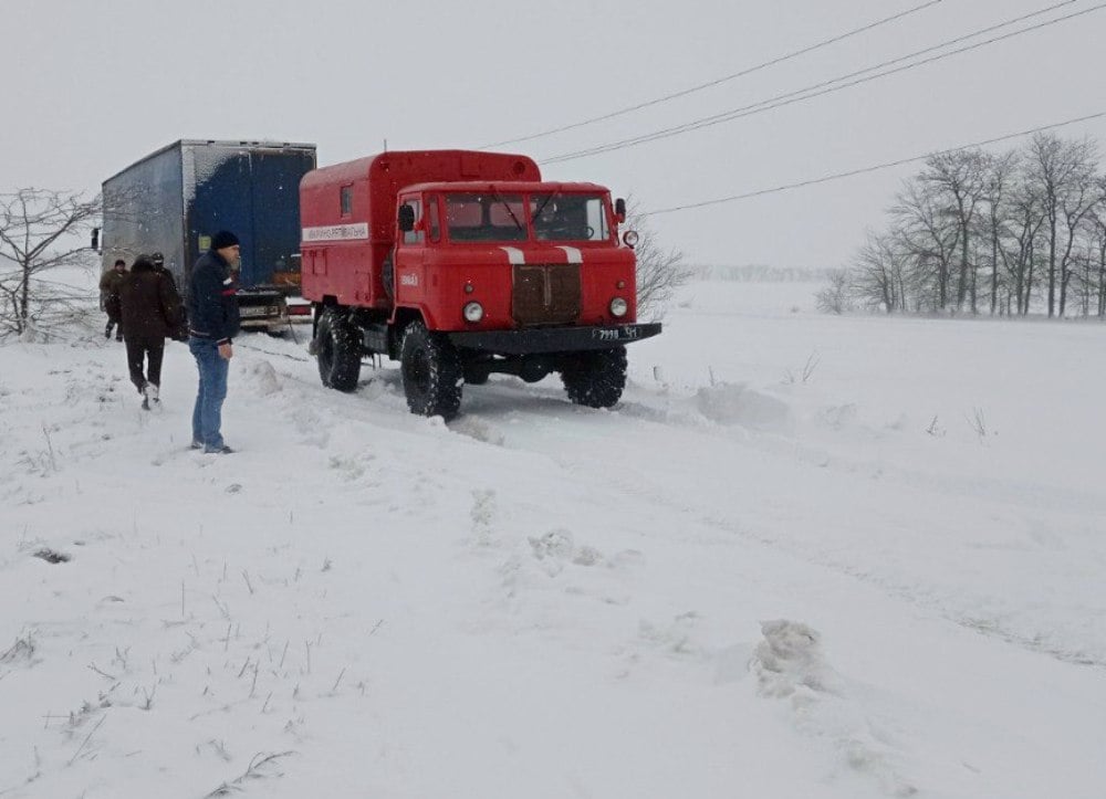 Снігова буря під Одесою: відео та фото порятунку українців зі снігових пасток