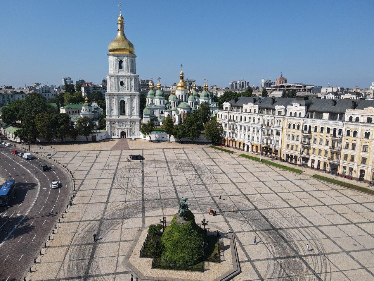 Alyona Alyona влипла в скандал через дрифт в центрі Києва: організаторам "світить" строк (відео)