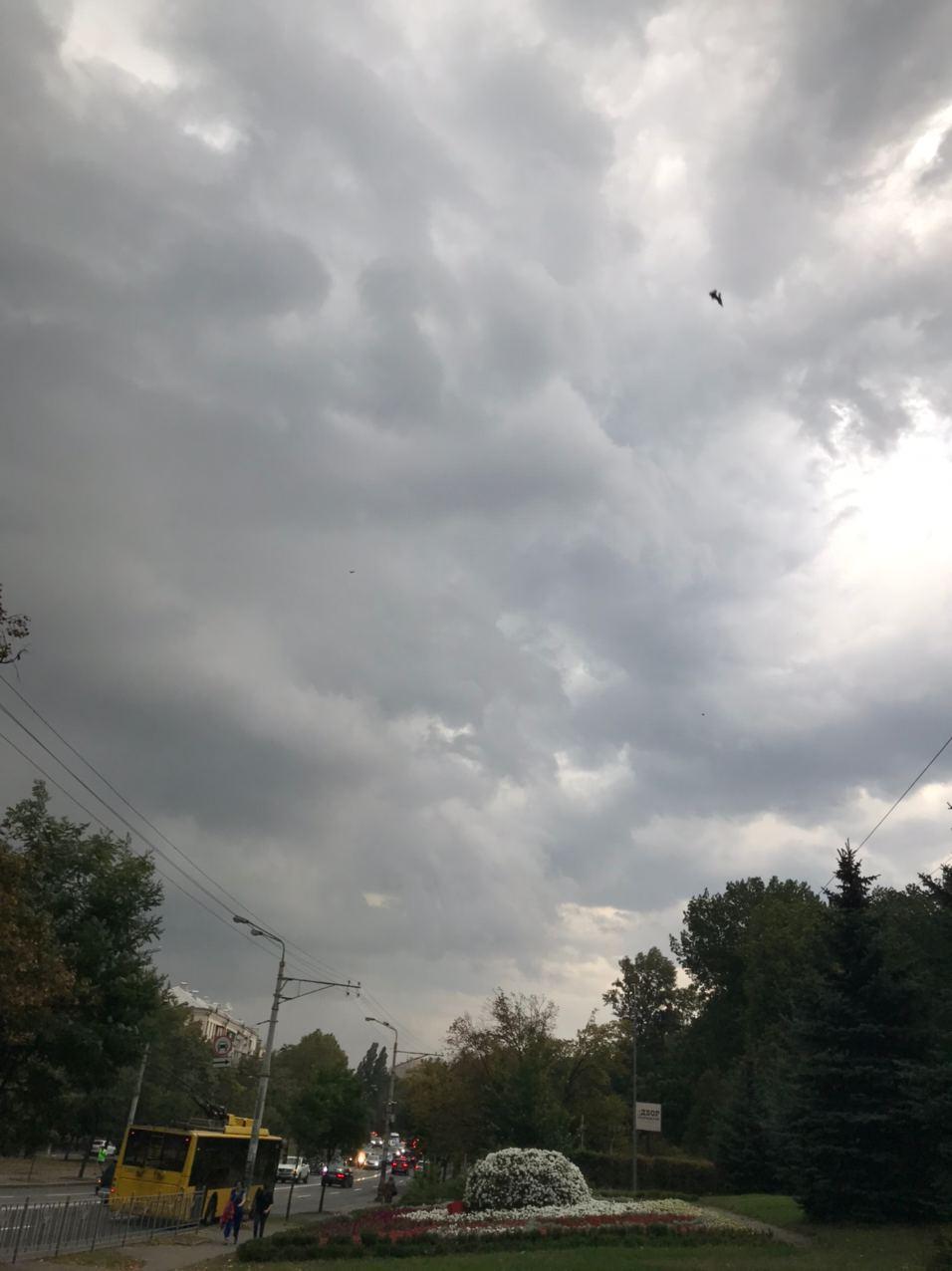Київ накрила потужна буря і залило зливами: фото і відео грозової стихії