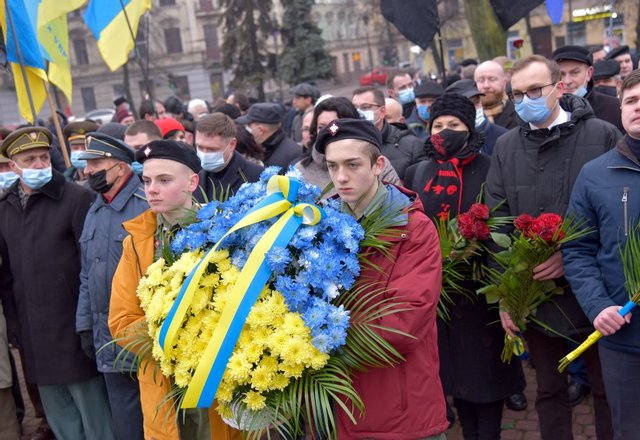 У містах України яскраво та незвично відзначили день народження Бандери: як це було