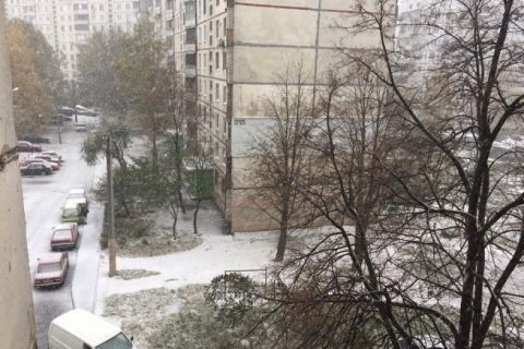 Білі мухи: Харків засипало першим снігом
