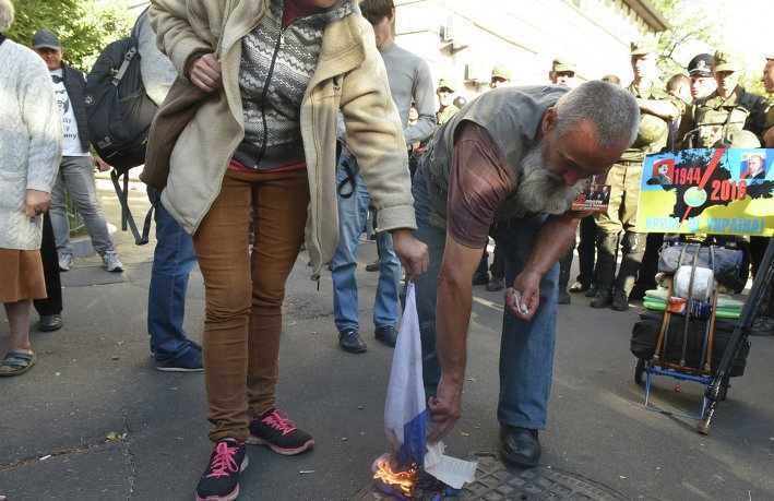 Киев, посольство, Россия, митинг, флаг