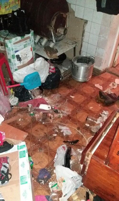 Мать оставила троих малолетних детей дома без еды