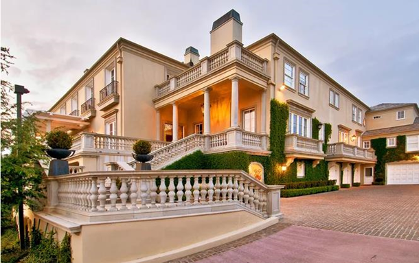 У мережі з'явилися фото &quot;замку&quot;, в якому живе Ілон Маск