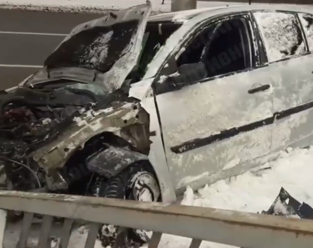 "Не битий. Не фарбований": в мережі сміються над OLX-обміном розбитого в Києві Renault