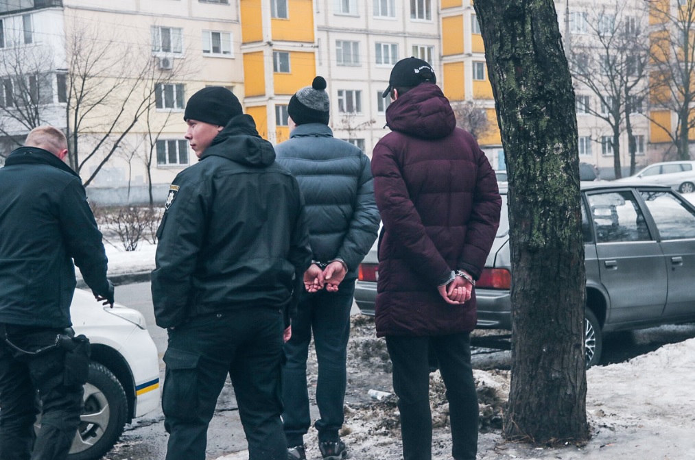 Куртка была вся в крови: очевидица рассказала о стрельбе в ребенка в Киеве