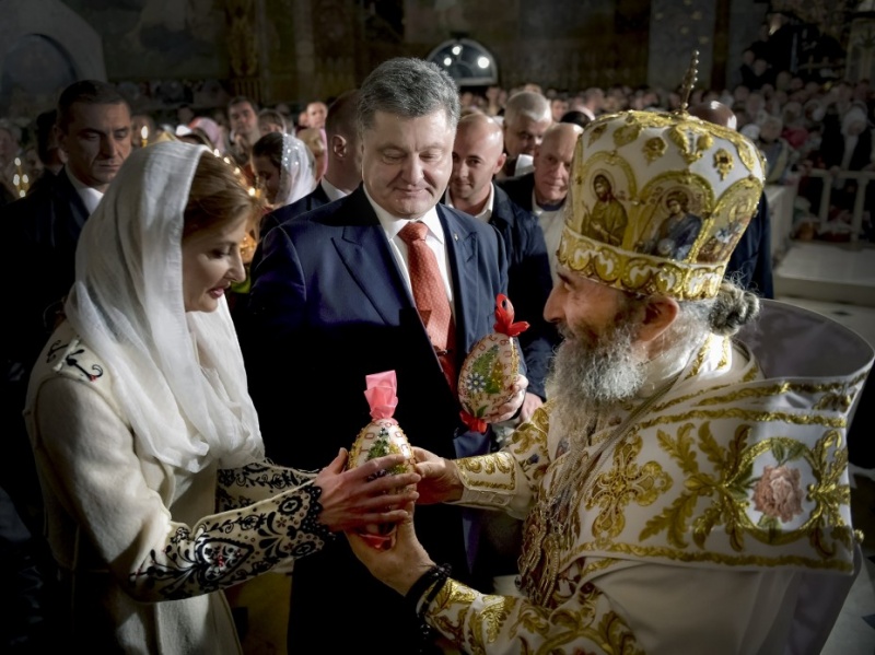 На сайті президента показали рік Порошенко у фотографіях