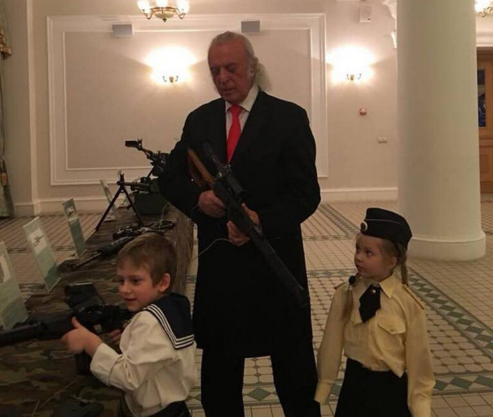 &quot;Экстремальная свадьба&quot;: фото венчания в &quot;ДНР&quot; писателя Прилепина всколыхнуло соцсети