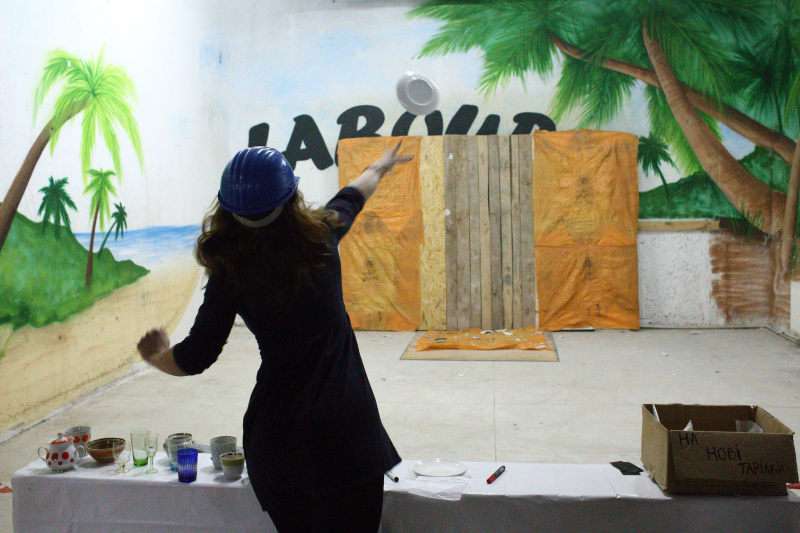 Ходьба по канатам, битье тарелок и другие активности: как в Киеве прошел "Антистресс Фест" (фоторепортаж)