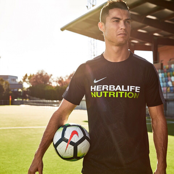 Мессі чи Роналду: хто з легендарних футболістів заробляє більше