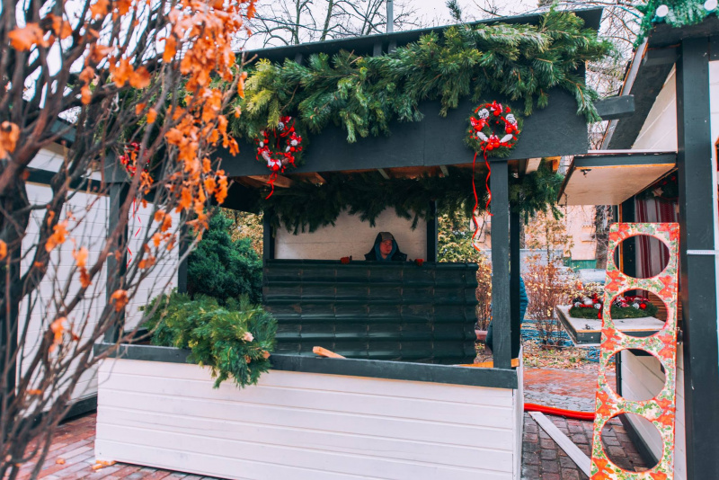 Осталось четыре дня: появились новые фото новогодних приготовлений в центре Киева