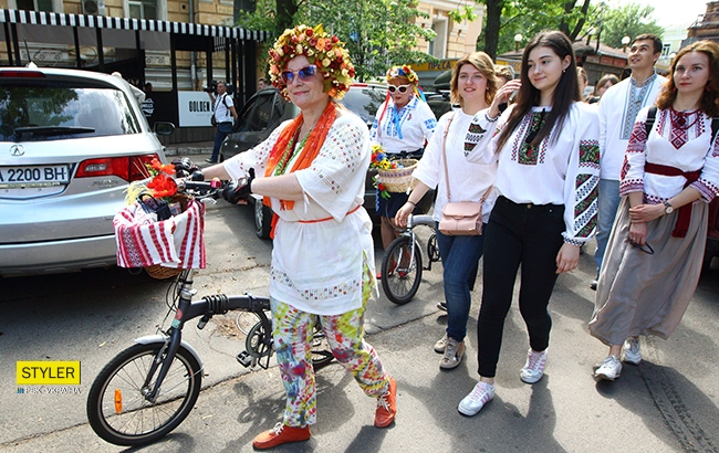 В Киеве прошел юбилейный мегамарш вышиванок: яркие фото