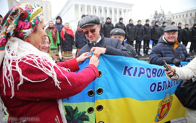 День Соборності: у Києві розгорнули найдовший прапор України (фоторепортаж)