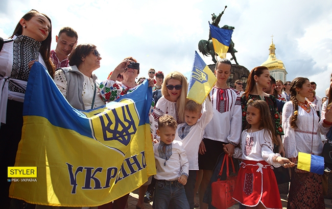 В Киеве прошел юбилейный мегамарш вышиванок: яркие фото