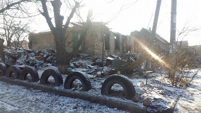 Так зручніше: в Запоріжжі біля дитячої поліклініки організували звалище