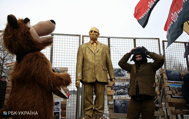 Как в Киеве активисты протестовали против выборов президента в РФ: яркий фоторепортаж