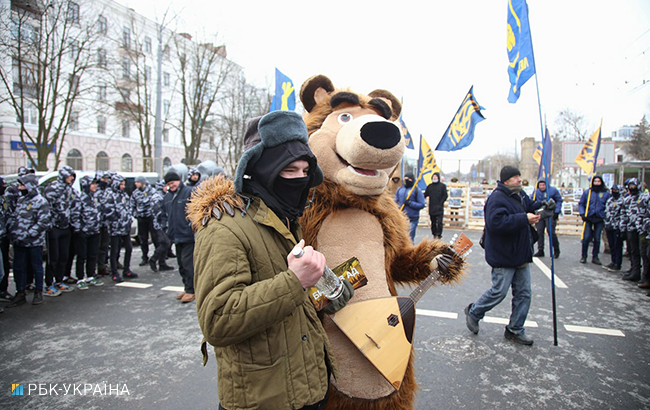 Как в Киеве активисты протестовали против выборов президента в РФ: яркий фоторепортаж