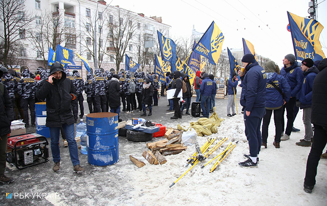 Как в Киеве активисты протестовали против выборов президента в РФ: яркий фоторепортаж