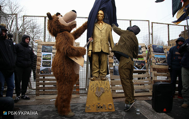 Как в Киеве активисты протестовали против выборов президента в РФ: яркий фоторепортаж