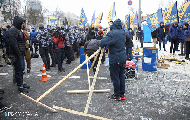 Как в Киеве активисты протестовали против выборов президента в РФ: яркий фоторепортаж