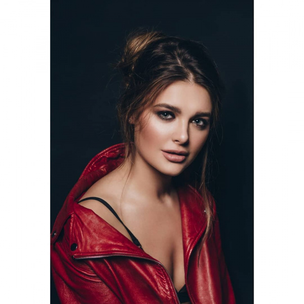 Преподаватель истории и английского языка: что известно о новой солистке "ВИА Гры" (фото)