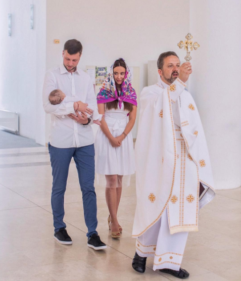 Экс-участница "Холостяка" крестила сына Григория Решетника