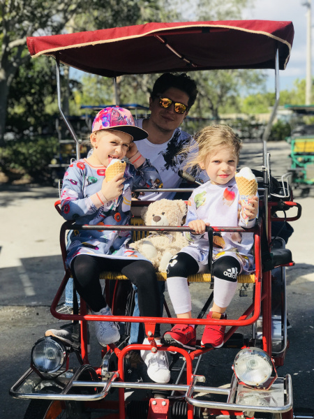 &quot;Ел крокодилов и кормил акул&quot;: как известный украинский ведущий путешествовал по Америке