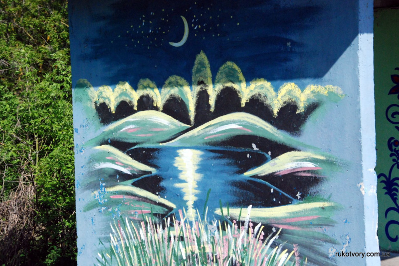 У Київській області місцева художниця розмалювала зупинки (фото)