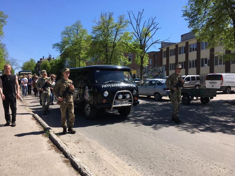 Під Сумами попрощалися із загиблим на Донбасі 27-річним бійцем (фото)